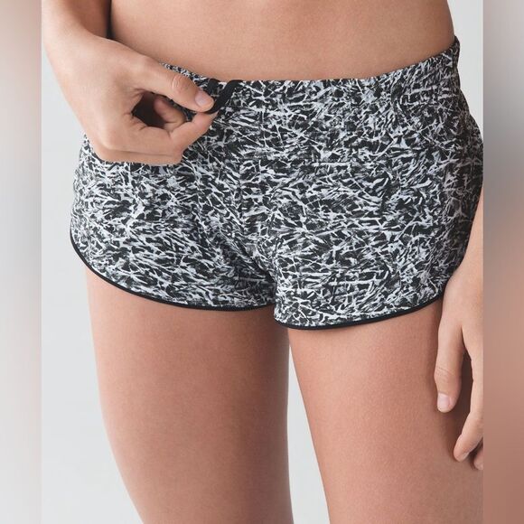 Lululemon Reversible Surf Short II Mini In Ripple White Seal Grey/Black Size 10 - Picture 4 of 12